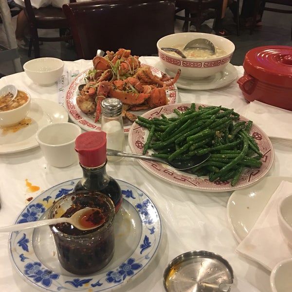 Foto tomada en Confucius Seafood Restaurant  por Hemen H. el 8/1/2016