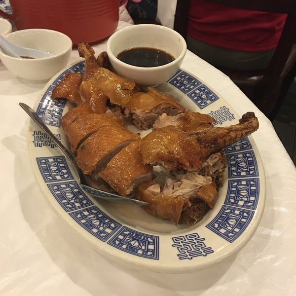 Снимок сделан в Confucius Seafood Restaurant пользователем Hemen H. 1/18/2016