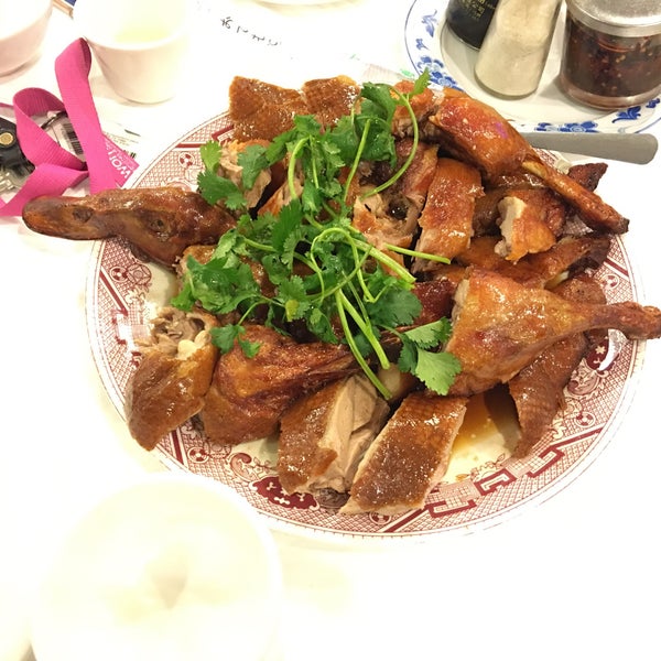 Снимок сделан в Confucius Seafood Restaurant пользователем Hemen H. 3/12/2016
