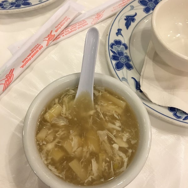 Foto tomada en Confucius Seafood Restaurant  por Hemen H. el 11/1/2015
