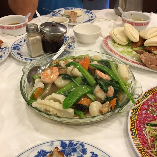 Foto tirada no(a) Confucius Seafood Restaurant por Hemen H. em 11/1/2015