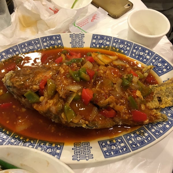 Foto tirada no(a) Confucius Seafood Restaurant por Hemen H. em 3/12/2016