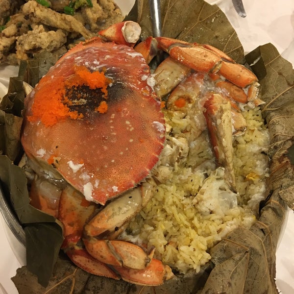 รูปภาพถ่ายที่ Confucius Seafood Restaurant โดย Hemen H. เมื่อ 5/9/2016