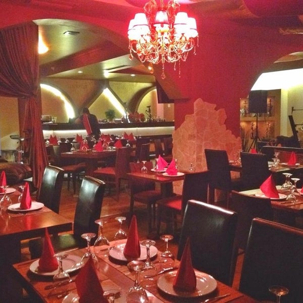 Foto tirada no(a) Sahara Lebanese Restaurant por Chrstna K. em 10/3/2014