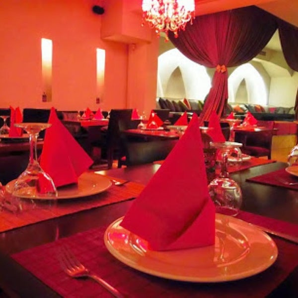 6/4/2014 tarihinde Chrstna K.ziyaretçi tarafından Sahara Lebanese Restaurant'de çekilen fotoğraf