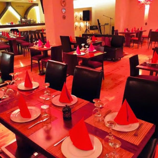 6/4/2014 tarihinde Chrstna K.ziyaretçi tarafından Sahara Lebanese Restaurant'de çekilen fotoğraf