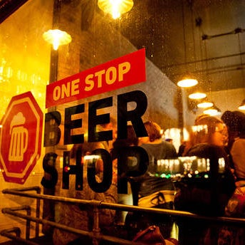 Das Foto wurde bei One Stop Beer Shop von One Stop Beer Shop am 2/26/2014 aufgenommen