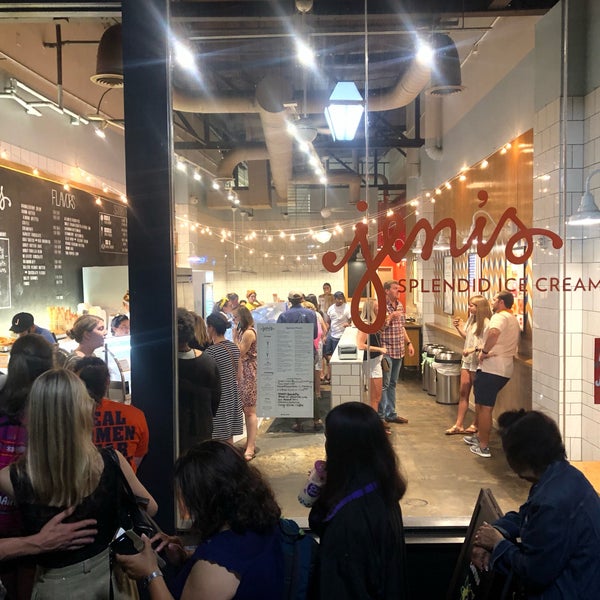 Photo taken at Jeni&#39;s Splendid Ice Creams by Andre M. on 7/25/2019