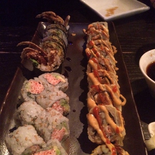 Photo prise au KU Sushi &amp; Japanese Cuisine par Jake L. le1/15/2014