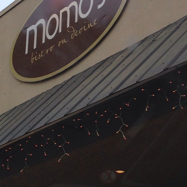 รูปภาพถ่ายที่ Momo&#39;s Bistro โดย Monica L. เมื่อ 4/11/2014