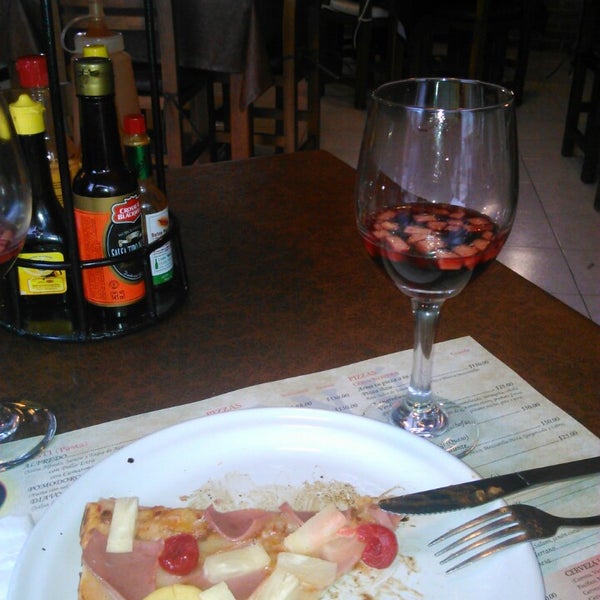 Photo taken at Italia al Forno (Pizzas a la Leña, Vinos, Bar) by Alba D. on 7/5/2014
