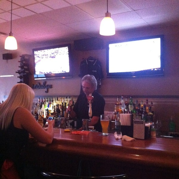 Sandy's Bar and Grill Bar in Riverside