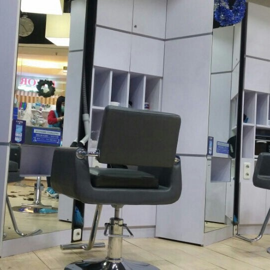 KAIZEN 10 MINUTE HAIRCUT 10分即行カット MAL KELAPA GADING Hair Salon in