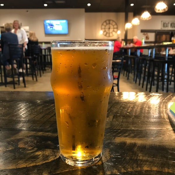 Photo prise au 5 Lakes Brewing Co par Jonathan A. le5/9/2019