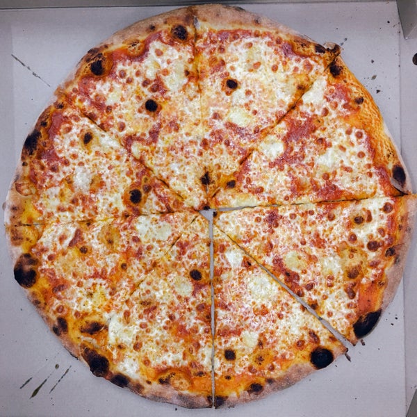 Foto diambil di Tomasso - New York Pizza oleh Tomasso - New York Pizza pada 2/26/2019