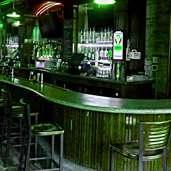Foto diambil di Louie&#39;s Bar and Rocket Lounge oleh Louie&#39;s Bar and Rocket Lounge pada 2/27/2014