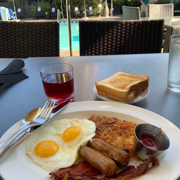 Dinah's Poolside Restaurant Breakfast Spot in Palo Alto