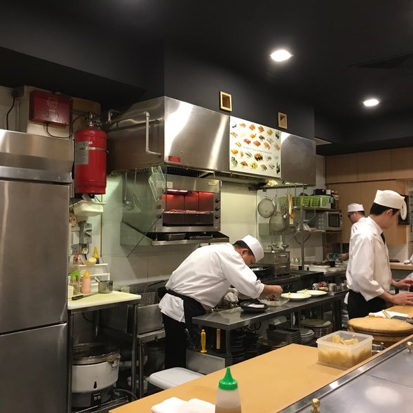 Photo taken at Shinzo Japanese Cuisine by Andreas E. on 1/3/2018