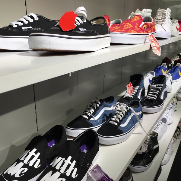 Legitimationsoplysninger pilfer legeplads Caliroots Pop Up Store - Shoe Store in Stockholm