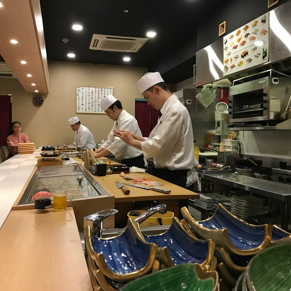 Photo taken at Shinzo Japanese Cuisine by Andreas E. on 3/12/2018