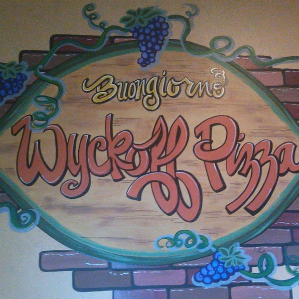 Foto tirada no(a) Wyckoff Pizza &amp; Restaurant por Wyckoff Pizza &amp; Restaurant em 2/2/2017