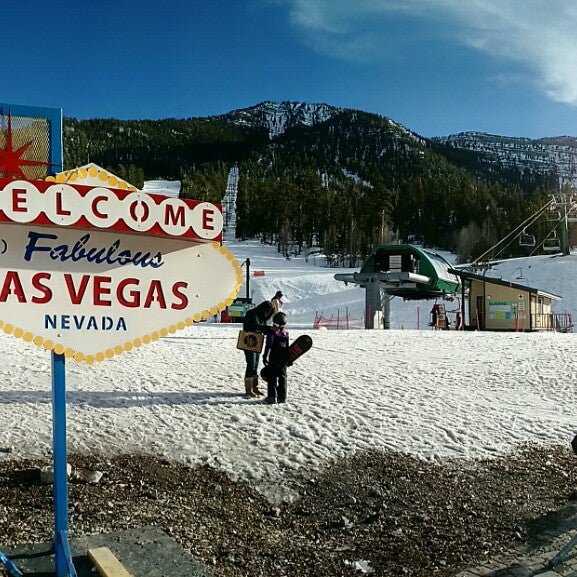 2/14/2015 tarihinde Roy V.ziyaretçi tarafından Las Vegas Ski And Snowboard Resort'de çekilen fotoğraf