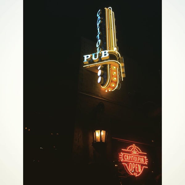 Foto diambil di Capitol Pub oleh PureSky pada 8/1/2015