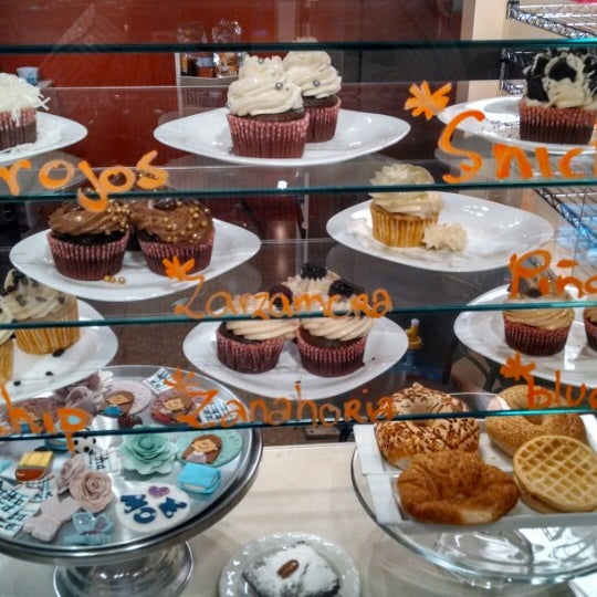 รูปภาพถ่ายที่ Cakes In Cups โดย Greck M. เมื่อ 5/23/2014