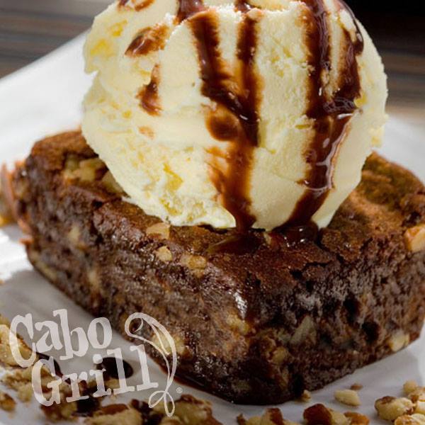 Brownie con nieve de vainilla para tu sobremesa, compartelo!!