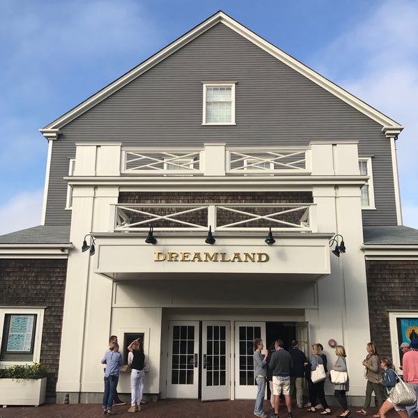 รูปภาพถ่ายที่ Nantucket Dreamland Theater โดย Chad M. เมื่อ 6/21/2017