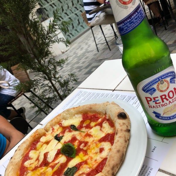 Das Foto wurde bei &quot;Pizza Please&quot; von Selva M. am 9/2/2018 aufgenommen