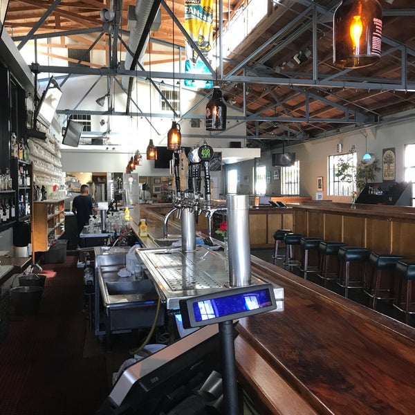 Foto tirada no(a) Tied House Brewery &amp; Cafe por Bill em 2/18/2018