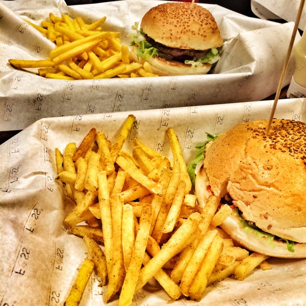 Foto scattata a Fess Burger da Canan O. il 12/5/2015