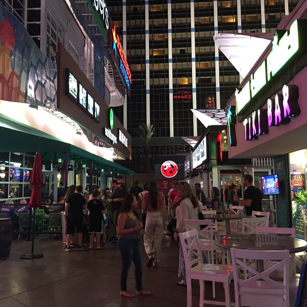 6/30/2017 tarihinde ShinRaziyaretçi tarafından Grand Bazaar Shops Las Vegas'de çekilen fotoğraf
