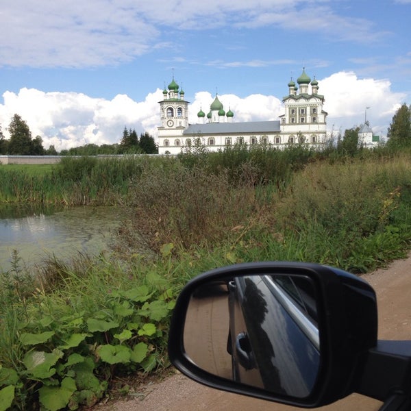 Николо Вяжищский монастырь осень