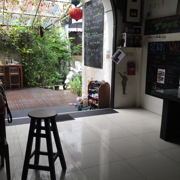 รูปภาพถ่ายที่ Bodega Bangkok Party Hostel &amp; Bar โดย Taz S. เมื่อ 6/4/2016