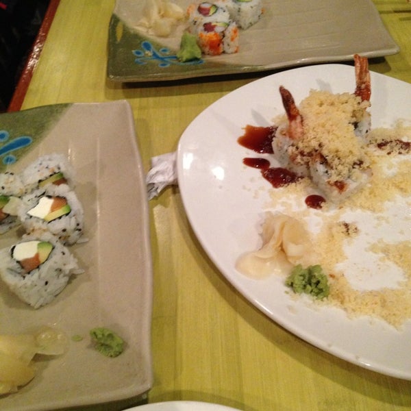 Foto scattata a Atami Steak &amp; Sushi da Gladys W. il 3/1/2013
