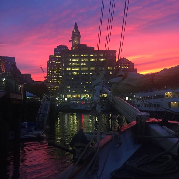 Das Foto wurde bei Boston Sailing Center von Alaine H. am 9/21/2017 aufgenommen