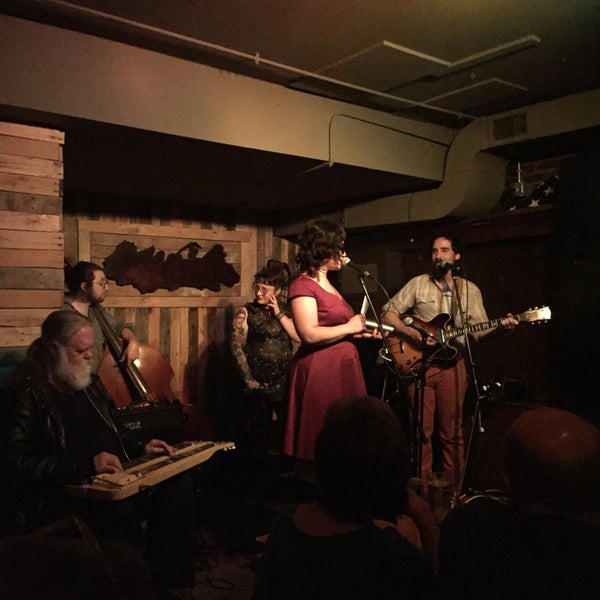 Photo taken at Atwood’s Tavern by Alaine H. on 5/31/2018