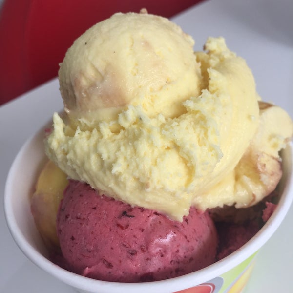 Gelato Show Ice Cream & Coffee Bar Dessert Shop in Jounieh