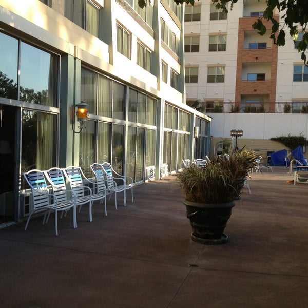 Das Foto wurde bei Radisson Hotel Los Angeles Midtown at USC von Alex am 5/21/2013 aufgenommen