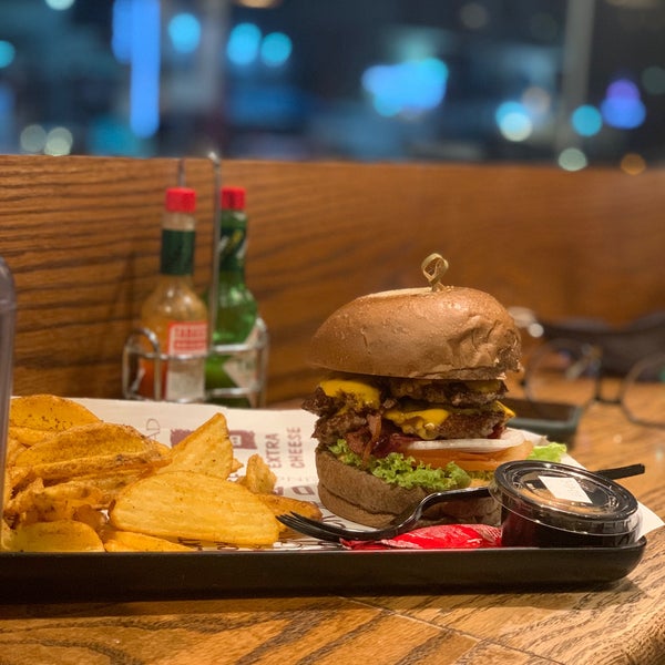 Foto diambil di Nevada Burger oleh ~ SUL pada 1/10/2022