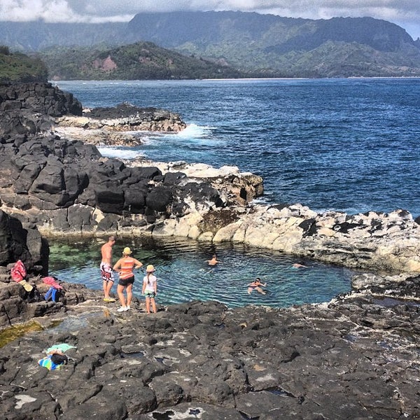 Queens Bath - Beach in Princeville
