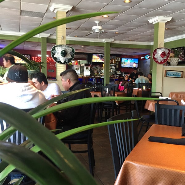 2/13/2016 tarihinde Mark T.ziyaretçi tarafından Mario&#39;s Mexican &amp; Salvadorian Restaurant'de çekilen fotoğraf