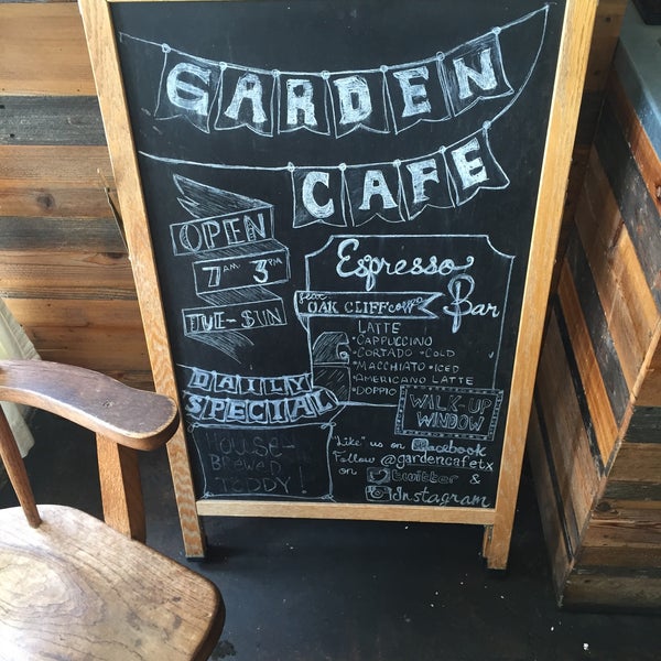 6/14/2015 tarihinde Mark T.ziyaretçi tarafından Garden Cafe'de çekilen fotoğraf