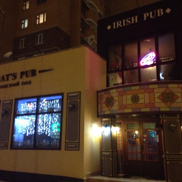 Foto tomada en Harat&#39;s Irish Pub  por Svetlana K. el 2/15/2015