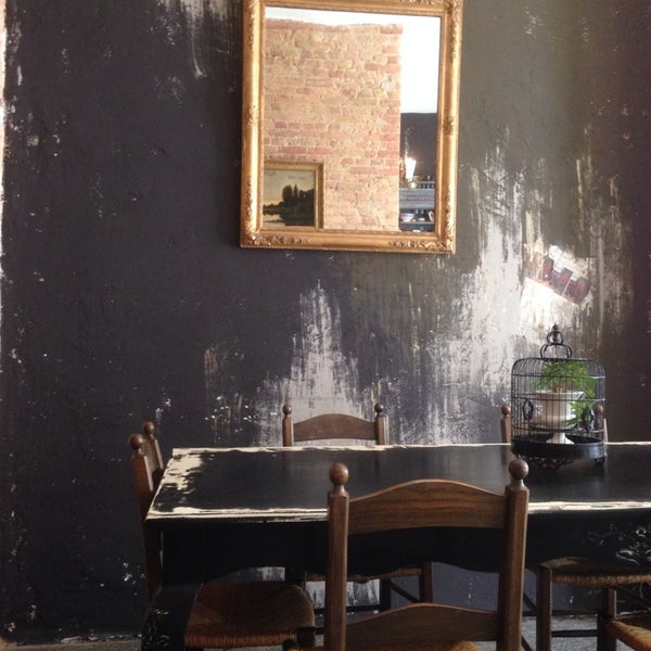4/21/2014 tarihinde Geir M. G.ziyaretçi tarafından Louise Chérie Café'de çekilen fotoğraf