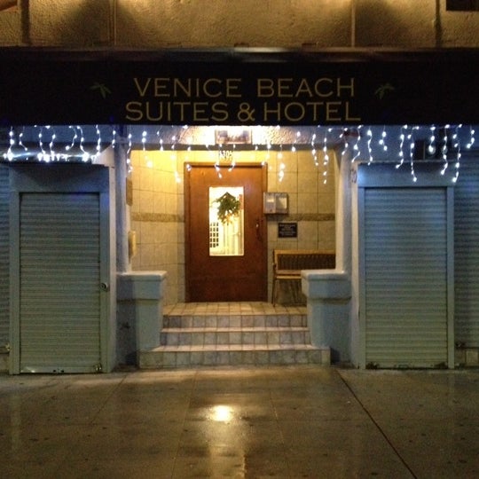 Foto tomada en Venice Beach Suites &amp; Hotel  por Paul M. el 11/30/2012