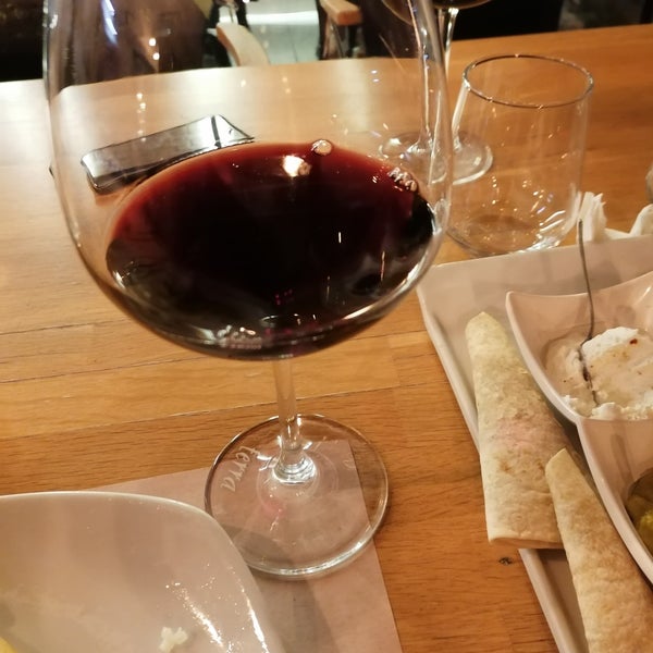 Photo prise au Bella Vita Restaurant &amp; Bar par B@co le9/21/2019