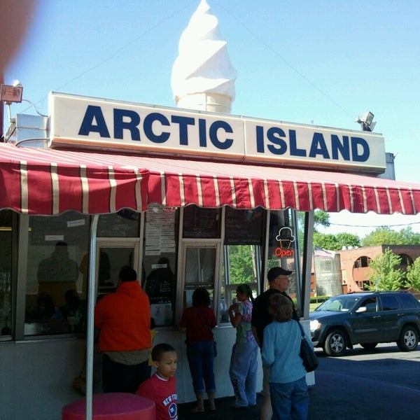Photo taken at Broadway Cafe &amp; Arctic Island by Jim R. on 5/27/2013